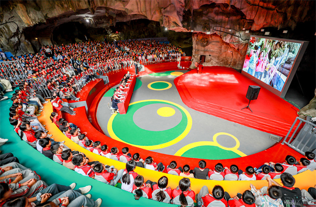 公海赌船710·覃排小学溶洞礼堂启用仪式暨第十二届“爱心妈妈”公益助学活动圆满举行